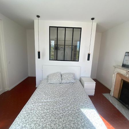 Charmant T3 Dans Le Centre Historique Apartment Manosque Bagian luar foto