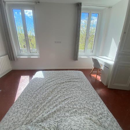 Charmant T3 Dans Le Centre Historique Apartment Manosque Bagian luar foto