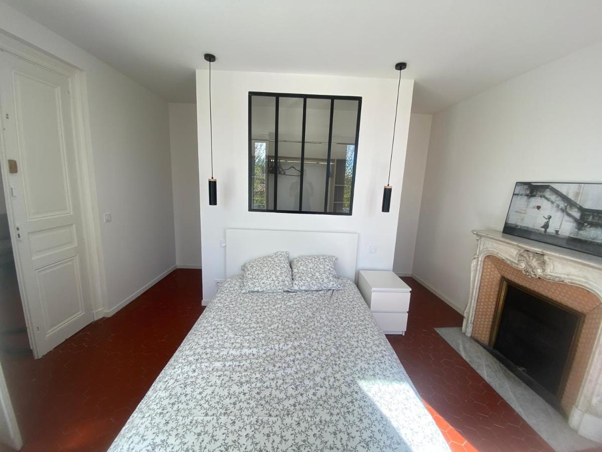 Charmant T3 Dans Le Centre Historique Apartment Manosque Bagian luar foto