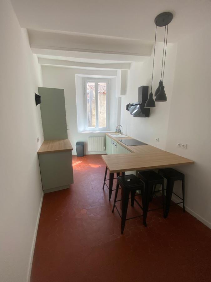 Charmant T3 Dans Le Centre Historique Apartment Manosque Bagian luar foto
