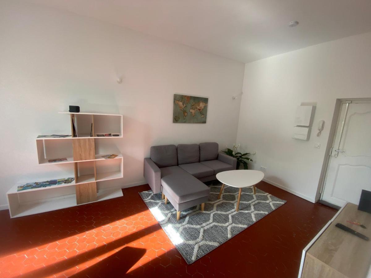Charmant T3 Dans Le Centre Historique Apartment Manosque Bagian luar foto