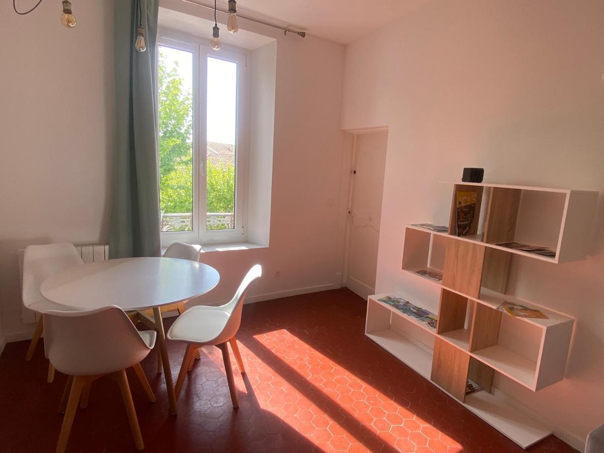 Charmant T3 Dans Le Centre Historique Apartment Manosque Bagian luar foto