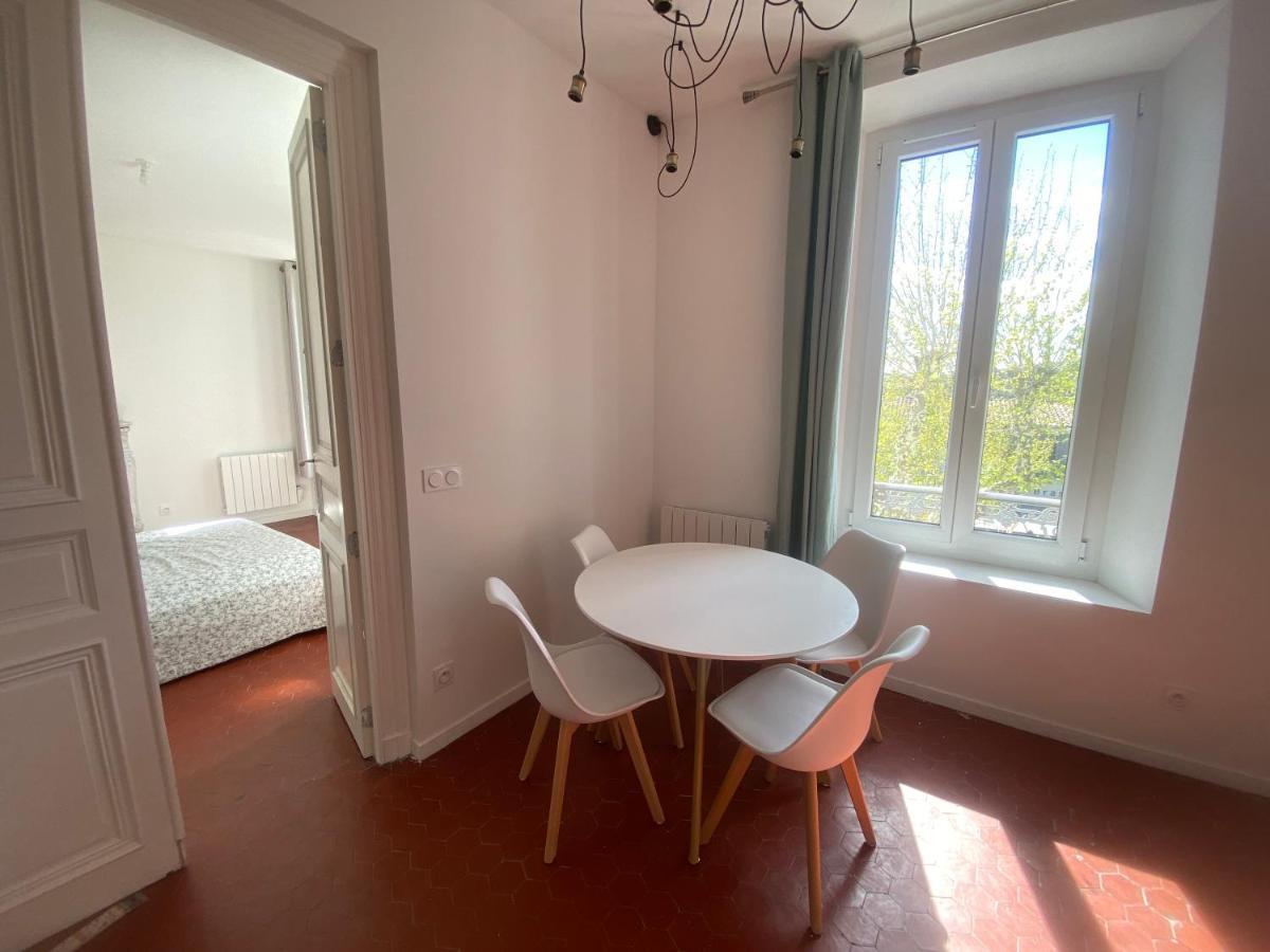 Charmant T3 Dans Le Centre Historique Apartment Manosque Bagian luar foto