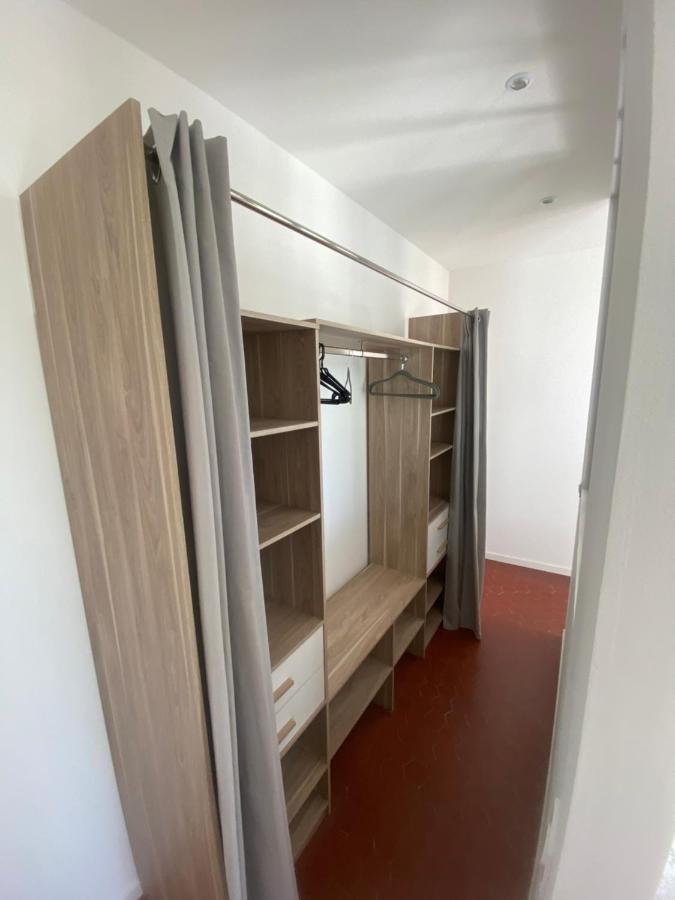 Charmant T3 Dans Le Centre Historique Apartment Manosque Bagian luar foto