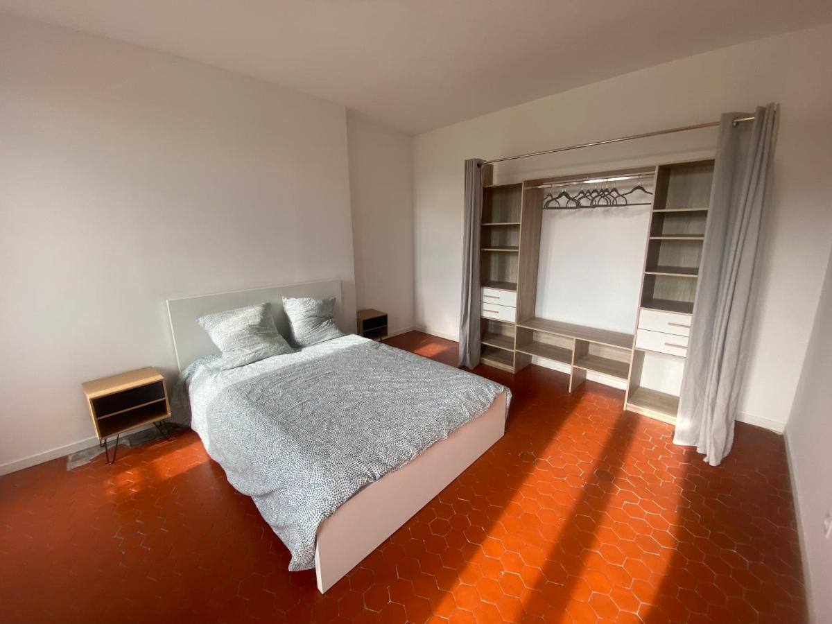 Charmant T3 Dans Le Centre Historique Apartment Manosque Bagian luar foto