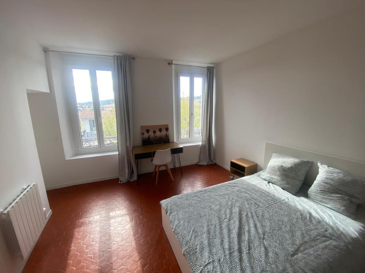 Charmant T3 Dans Le Centre Historique Apartment Manosque Bagian luar foto